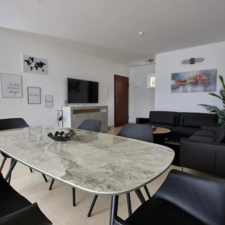 Apartman L&l Luxury 1 *